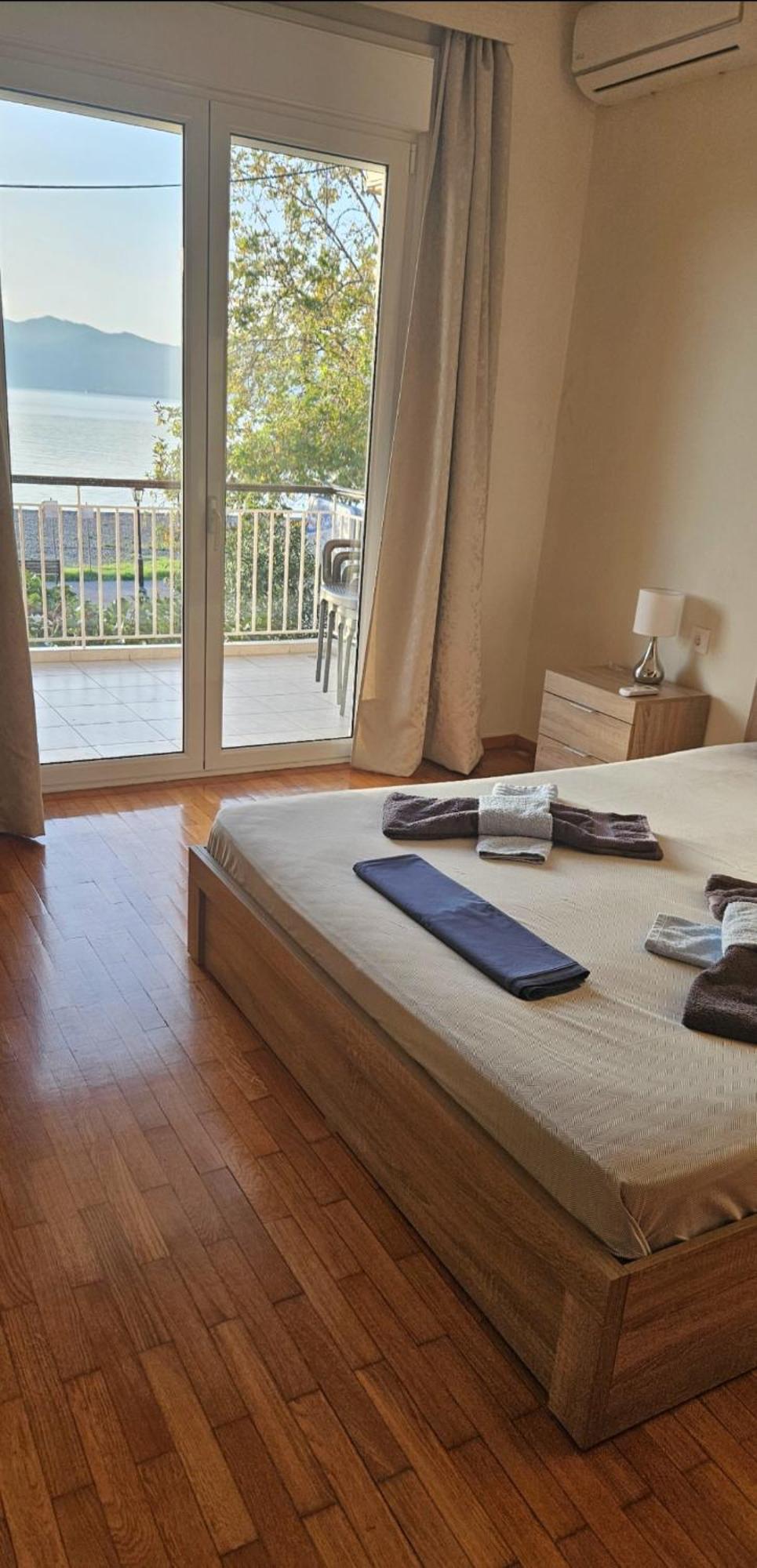 Nafpaktos Beach House Sea View Apartment First Floor Exterior foto
