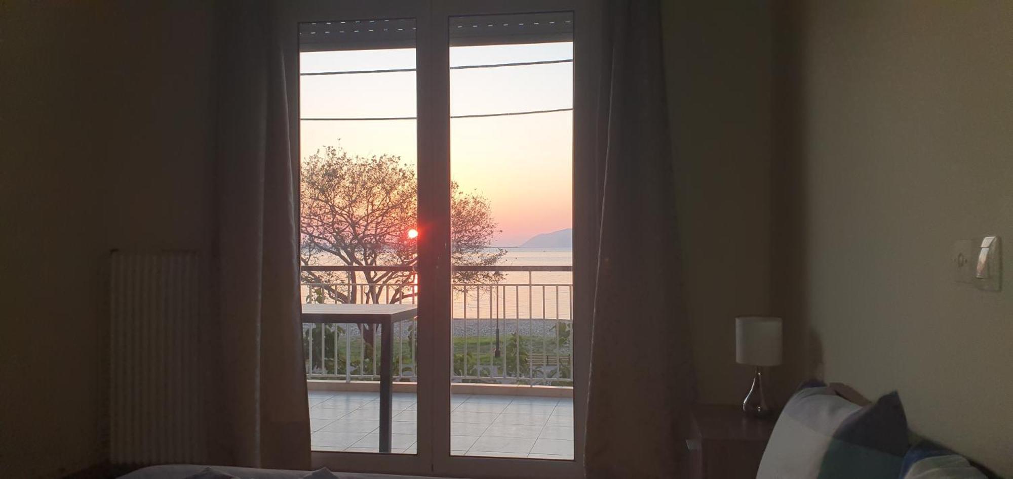 Nafpaktos Beach House Sea View Apartment First Floor Exterior foto