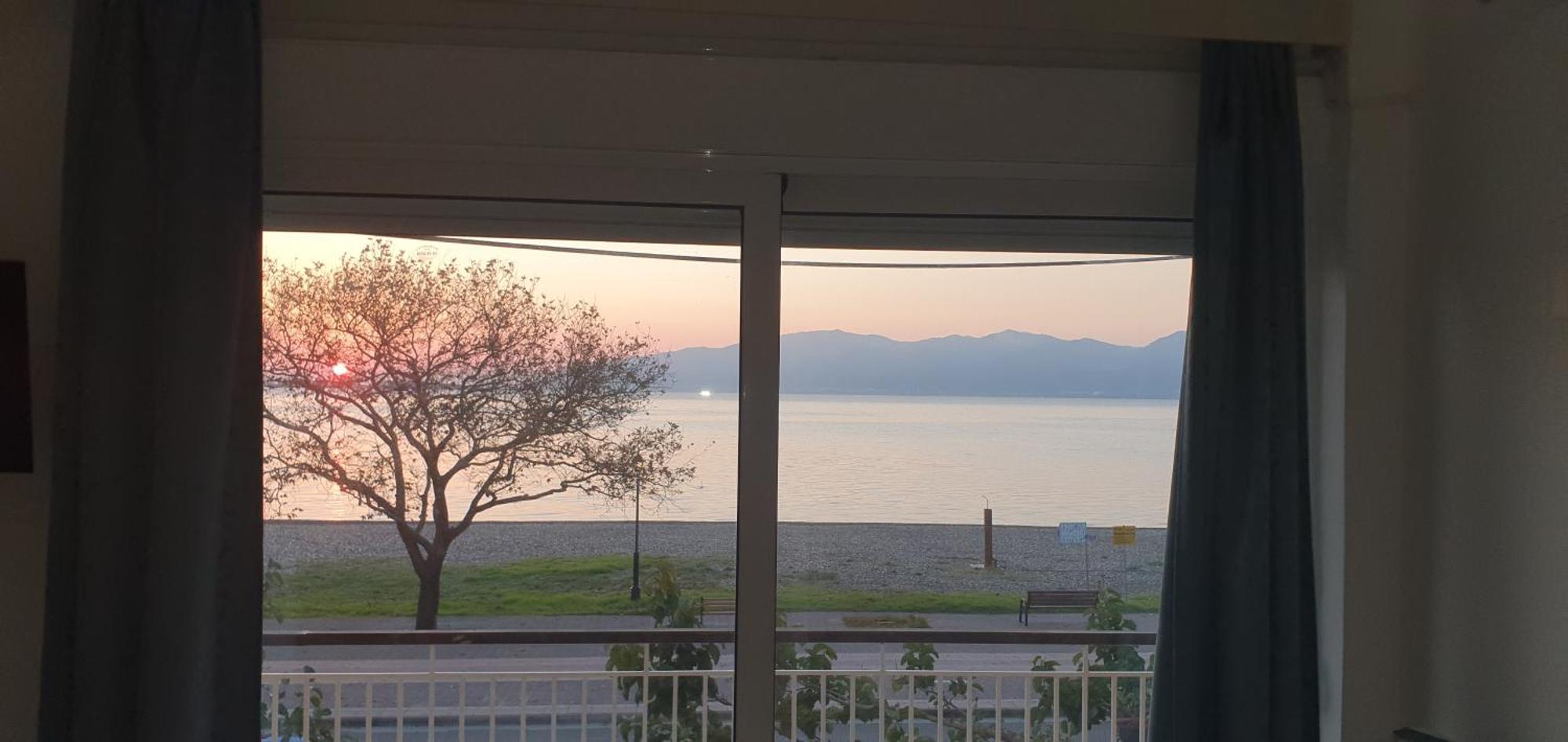 Nafpaktos Beach House Sea View Apartment First Floor Exterior foto