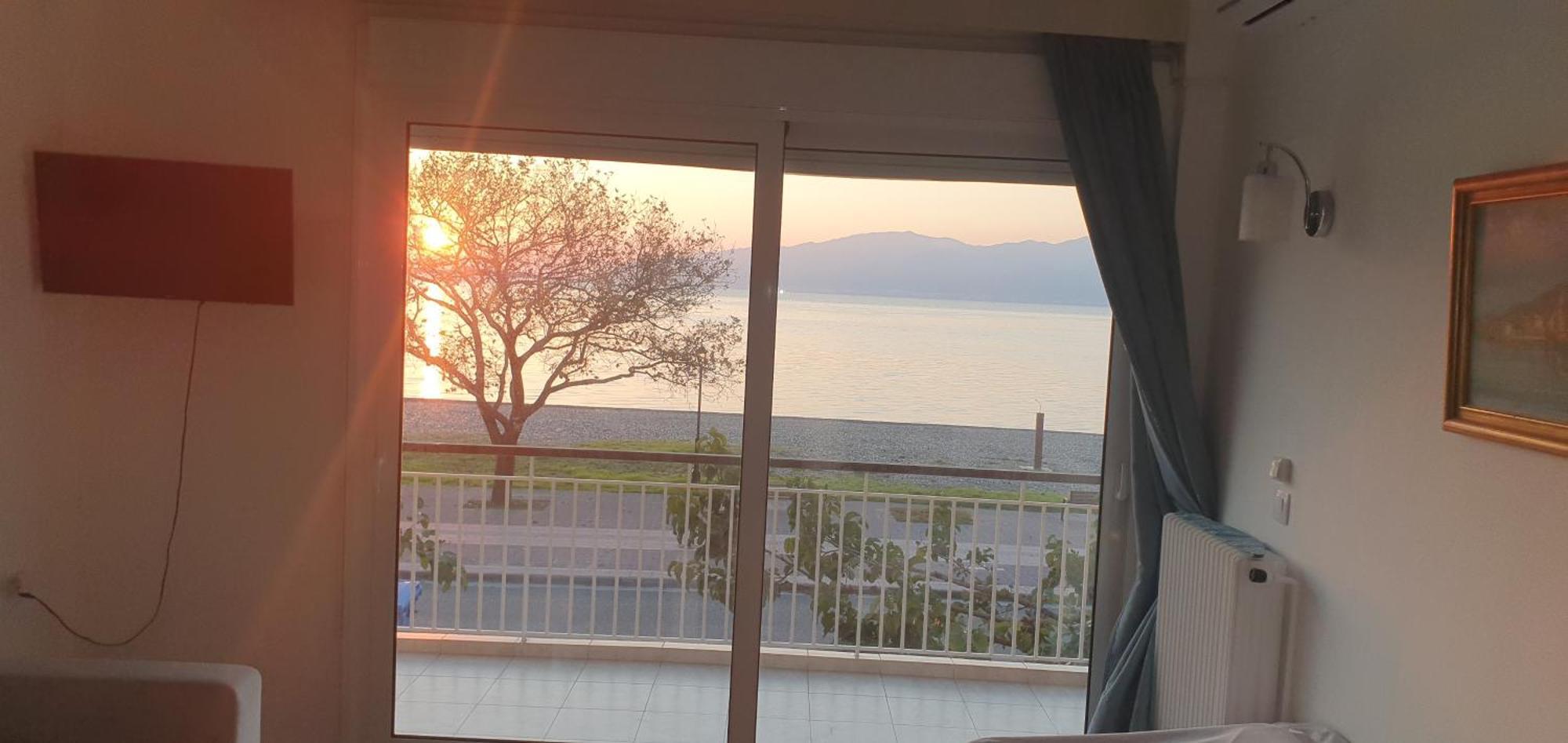 Nafpaktos Beach House Sea View Apartment First Floor Exterior foto